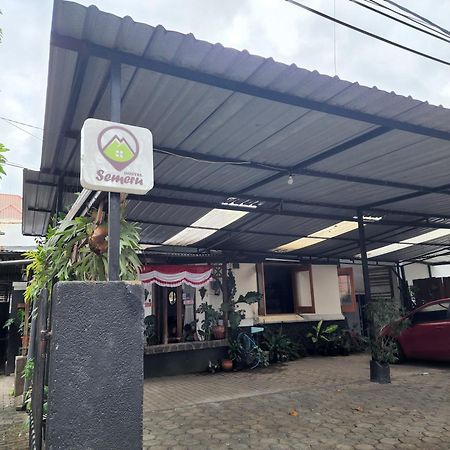 Semeru Hostel Malang (Adults Only) Exterior foto