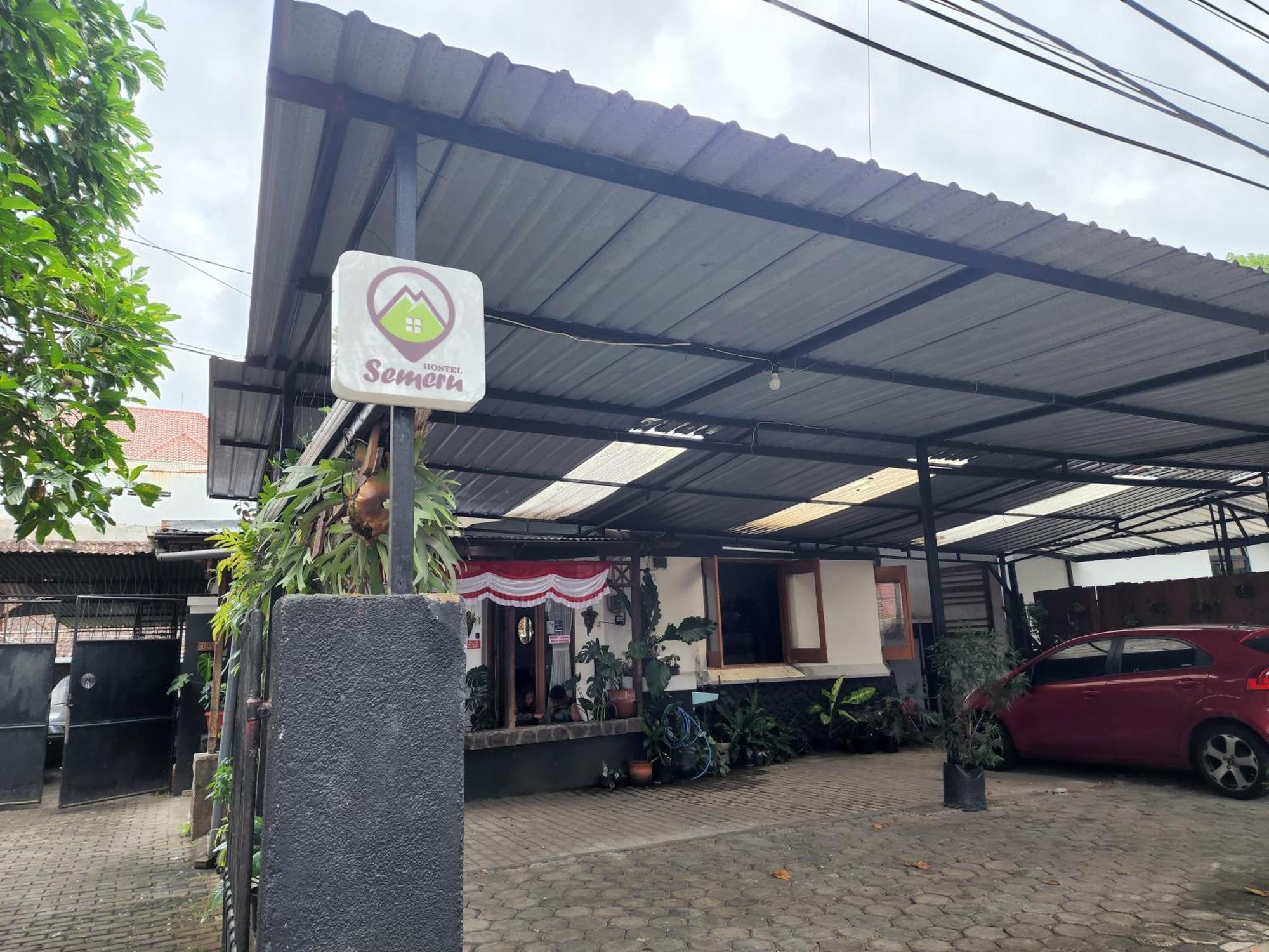 Semeru Hostel Malang (Adults Only) Exterior foto