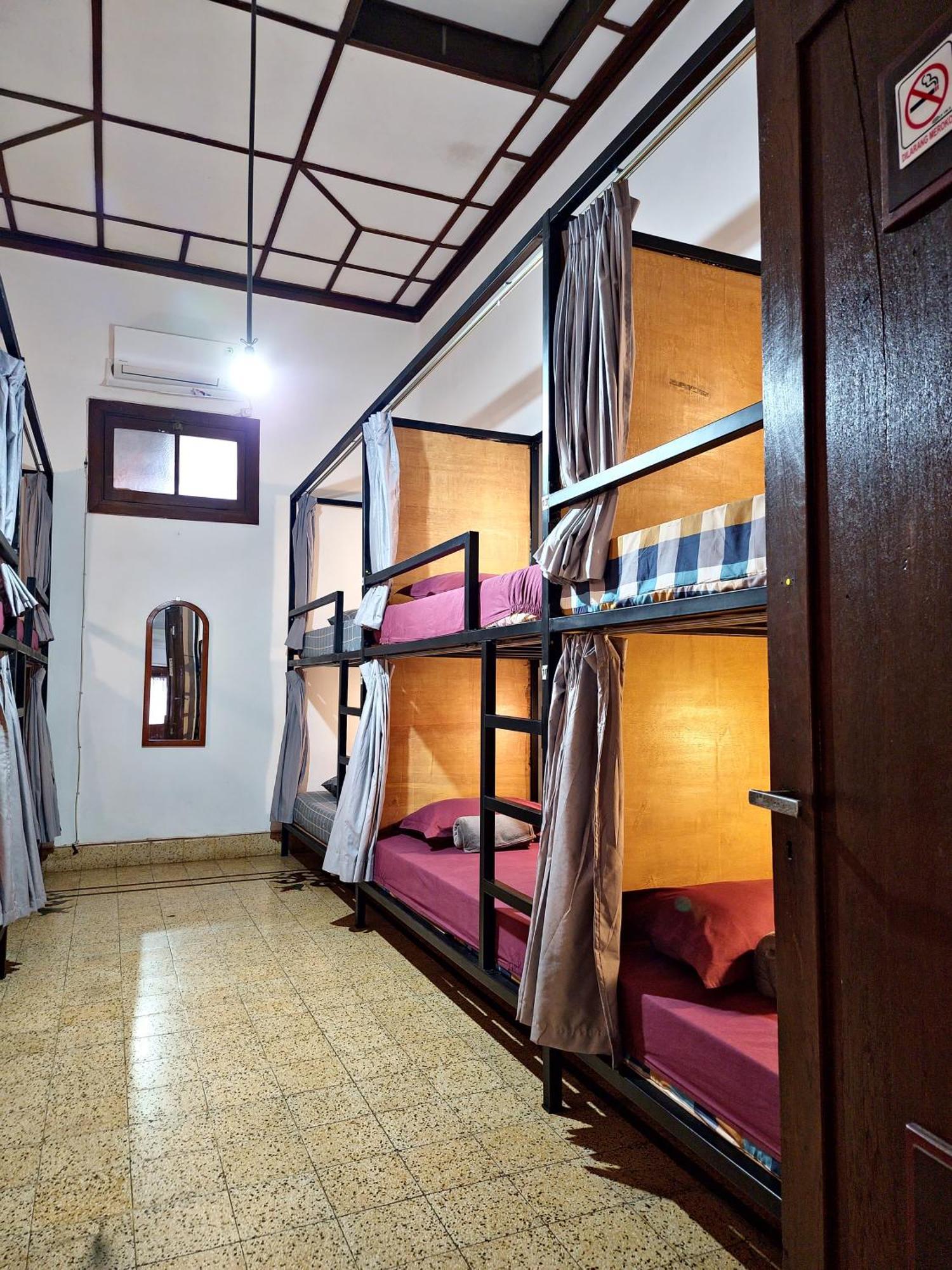 Semeru Hostel Malang (Adults Only) Exterior foto