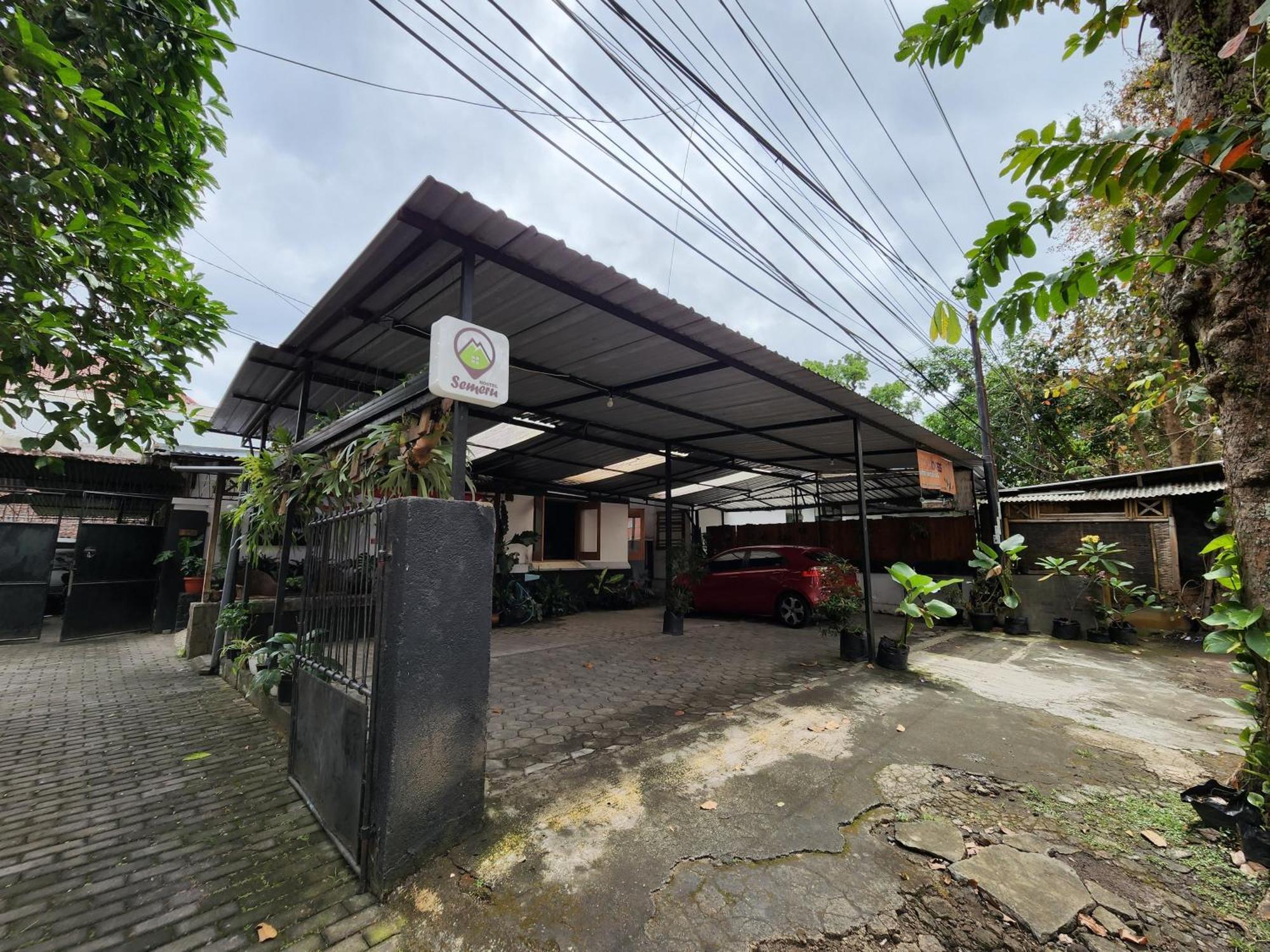 Semeru Hostel Malang (Adults Only) Exterior foto
